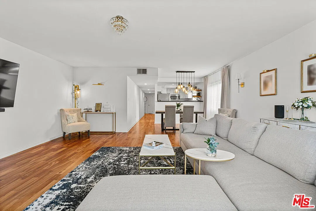 2 bed, 3.0 bath, 1357 sqft, $5,295 — Photo 2