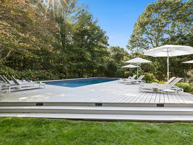 570 Sag Harbor Tpke — Photo 29