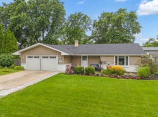 2S070 Colonial Ln, Lombard, IL 60148