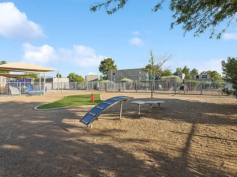 Tanque Verde Apartments — Photo 3