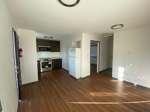 2nd image of 13824 1/2 S Menlo Ave