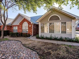 1014 Bridges Dr, Arlington, TX 76012