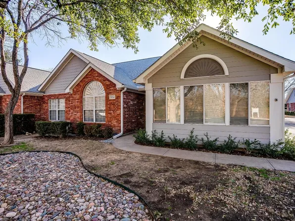 1014 Bridges Dr, Arlington, TX 76012