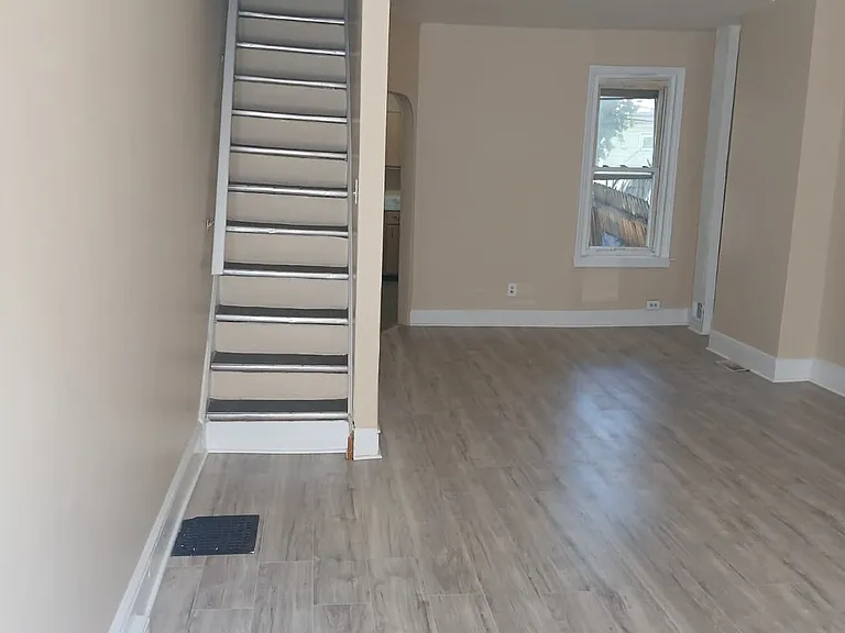 1117 Pleasant St — Photo 12