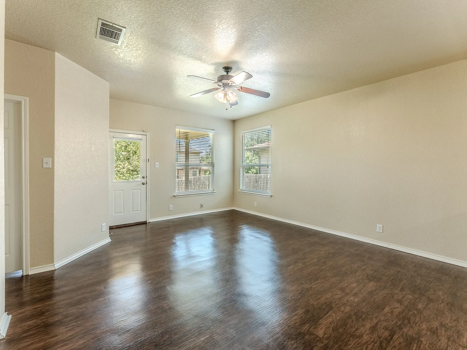 3 bed, 1665 sqft, $1,795 — Photo 3