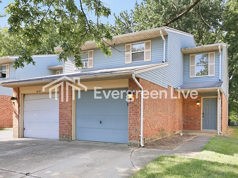 2433 Cross Village Dr — Photo 2