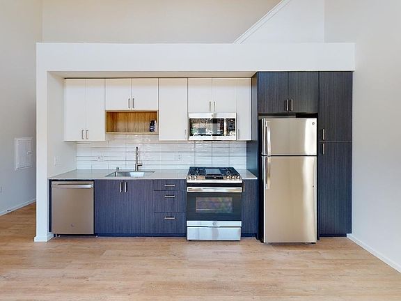 A brilliant blend of modern industrial cool and authentic natural warmth, Modera River Trail offers thoughtful design touches throughout our homes, like gas ranges, storage above the sink in some homes, elegant custom cabinets, and sparkling quartz counte
