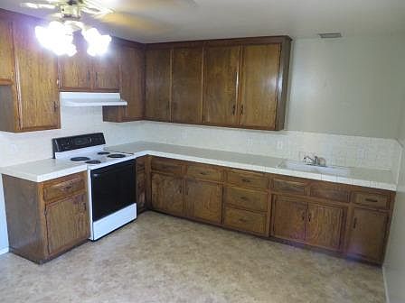 3rd image of 25984 Cherrywood Dr