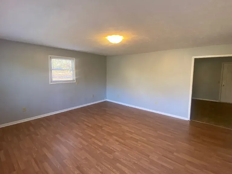 428 Fairgrounds Rd — Photo 2