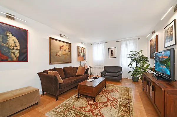 Sold by Amerihomes Realty of NY | media 18