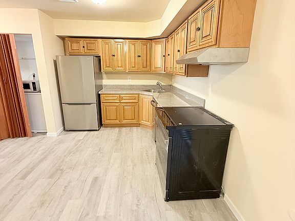 4th image of 7 Sovereign Rd