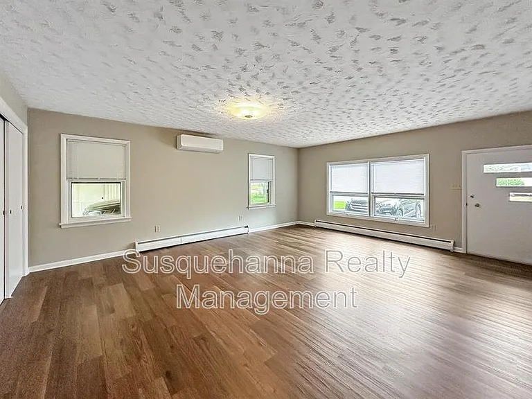 215 Division St — Photo 10