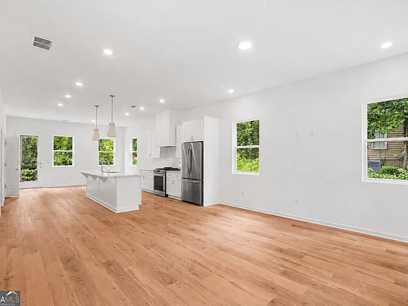 5th image of 154 Stanhope Cir NW