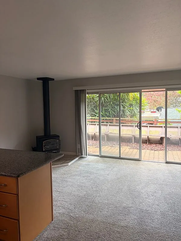 Building Photo - 407 Maple St #5