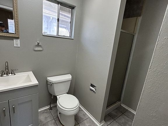5th image of 208 1st Triplex #B