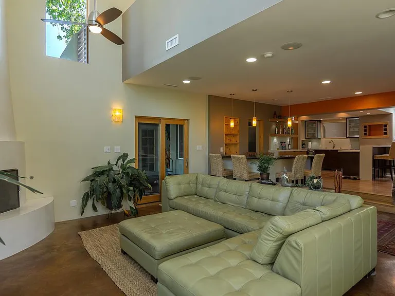 929 Madison St NE — Photo 16