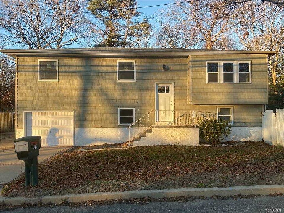 1st image of 201 Peconic Ave
