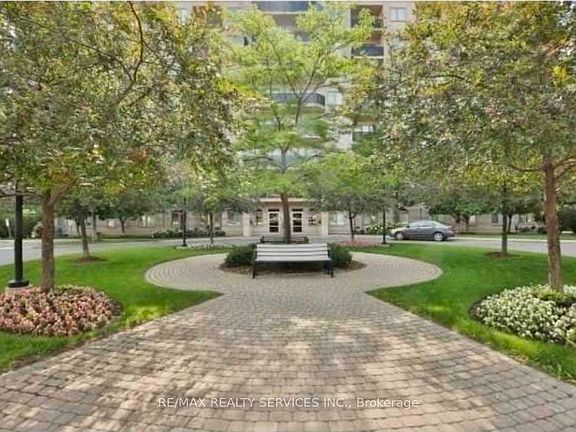 3rd image of 10 Dayspring Cir #803