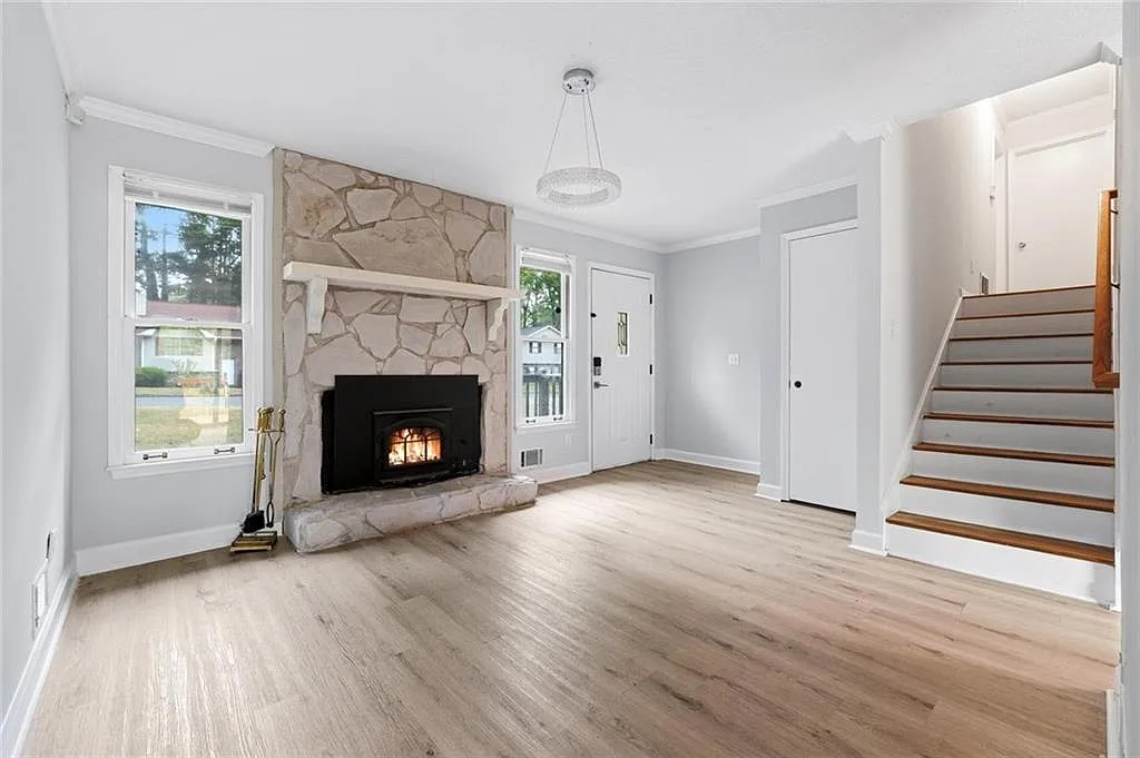 3 bed, 2.0 bath, 2160 sqft, $2,200 — Photo 4