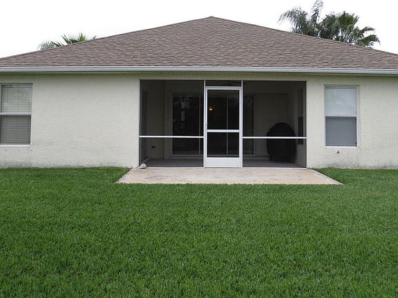 5th image of 526 SW Cyrilla Trl