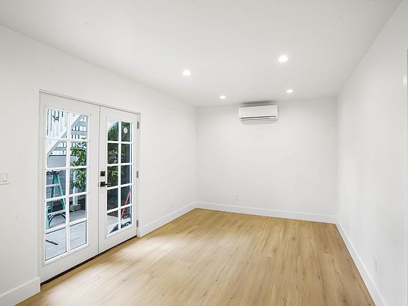 3rd image of 4459 Maryland St #1