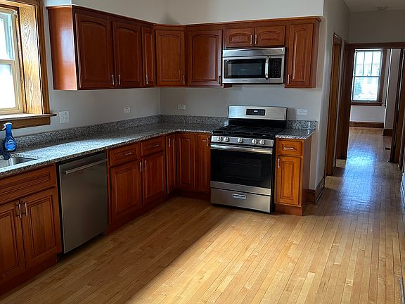 3rd image of 4751 S Kedvale Ave #1