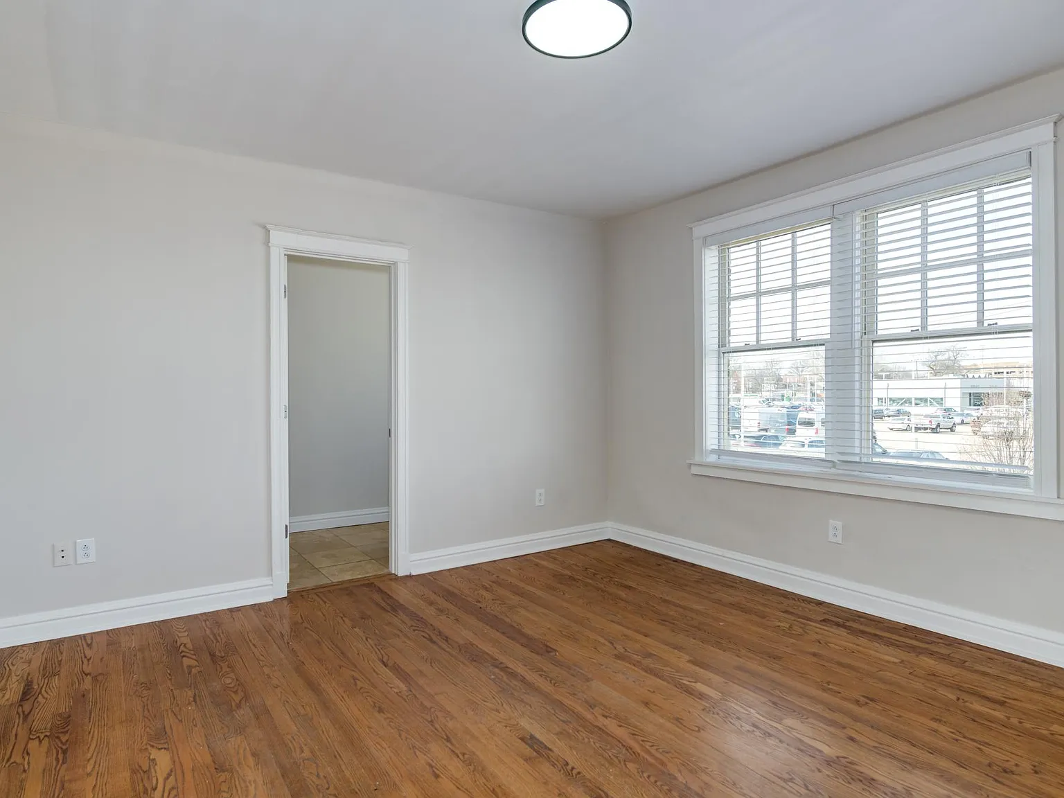 Oakview Apartments — Photo 3