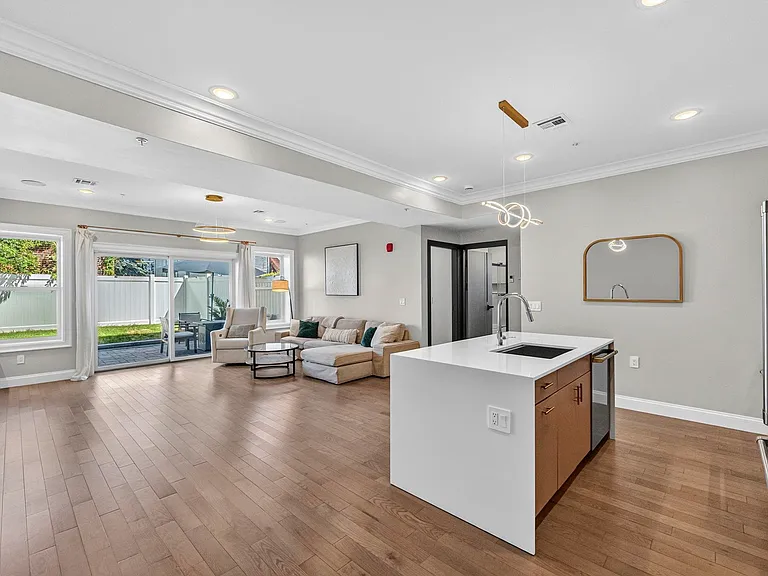 414 New York Ave #1A — Photo 5