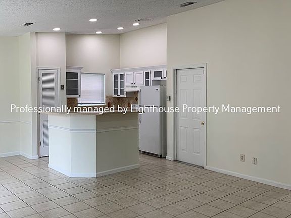5th image of 1428 Kingfisher Ln N