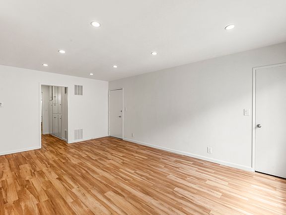 3rd image of 1037 N La Jolla Ave APT 6