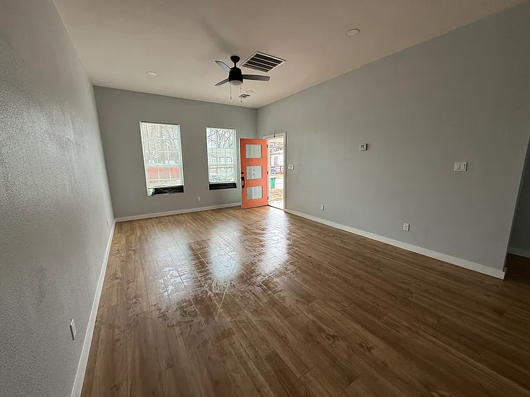 219 Saint James St — Photo 10