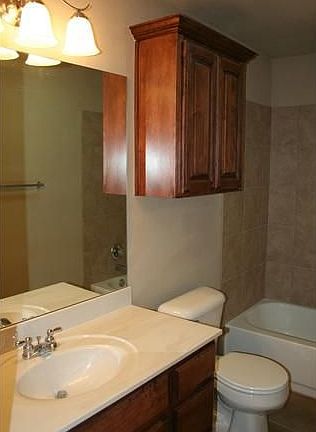 2nd image of 1208 W Churchill Way