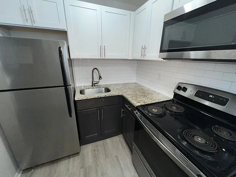 Ashland Apartments — Photo 16