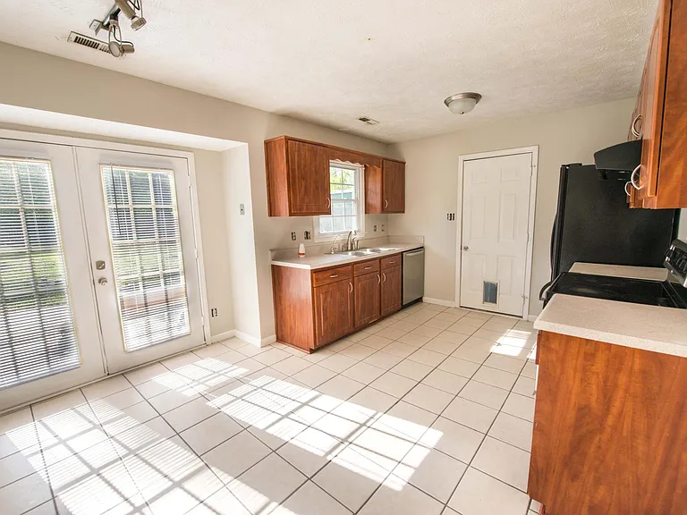 1066 Quail Meadow Dr — Photo 3