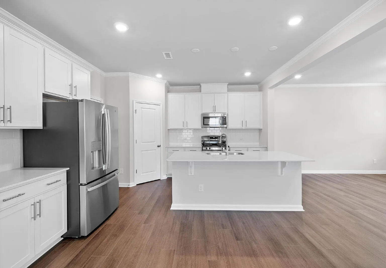 5 bed, 3.0 bath, 2375 sqft, $2,249 — Photo 4