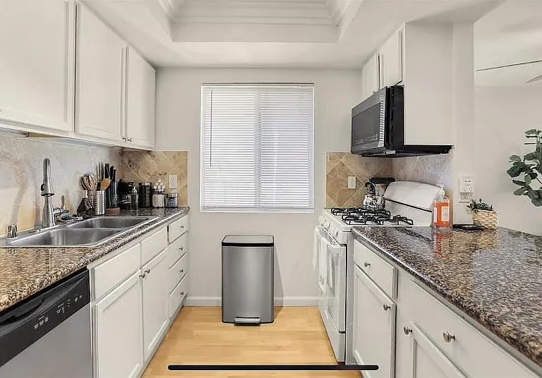 400 N Sunrise Way — Photo 10