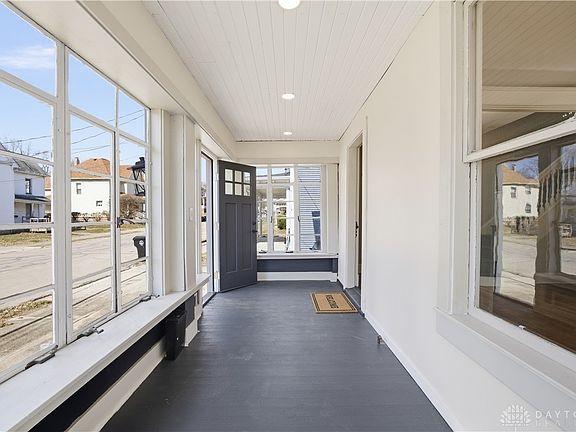 3rd image of 146 N Spring St