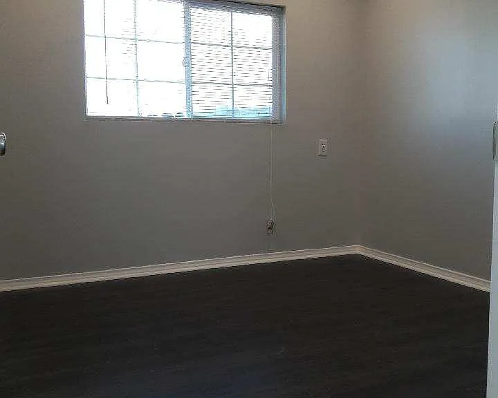10519 Samoa Ave — Photo 8