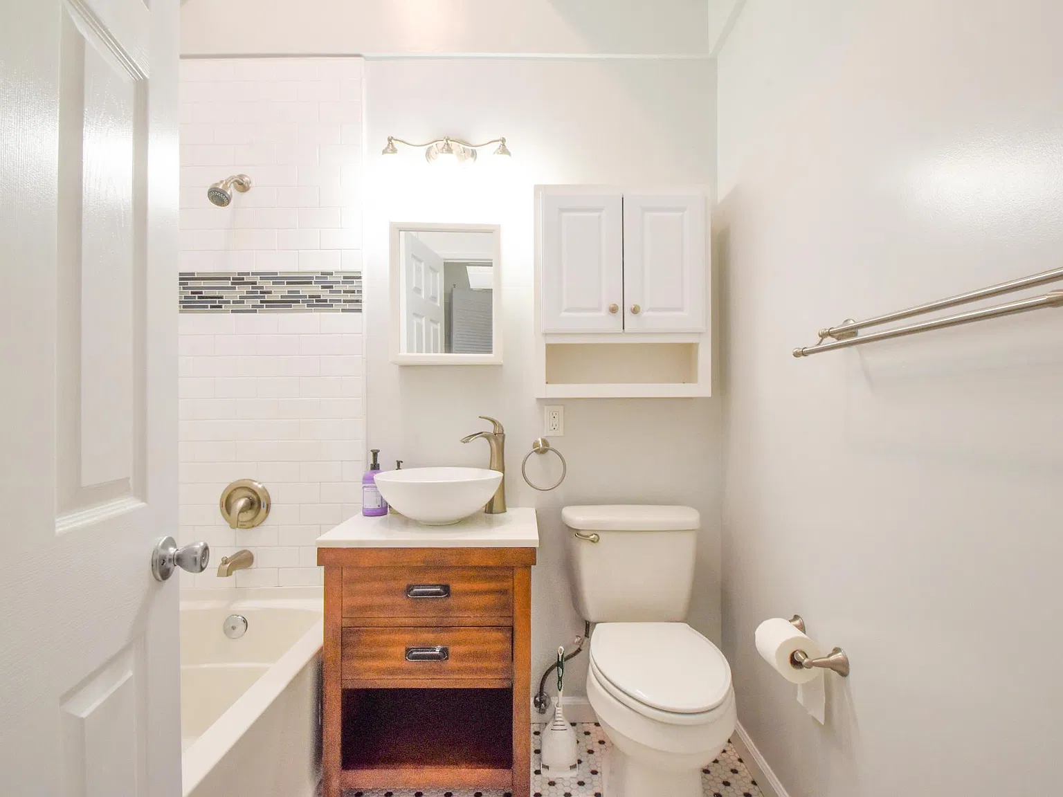 2115 Landis St — Photo 3