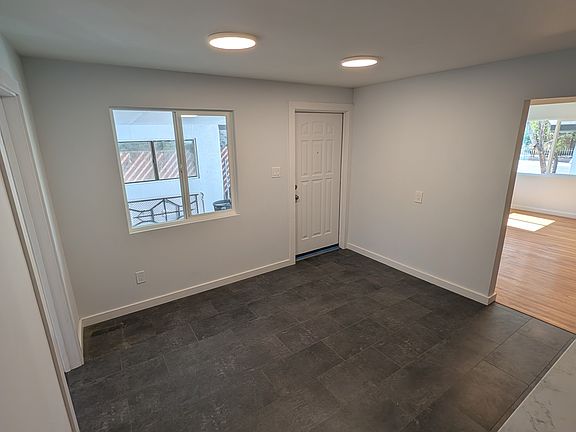 3rd image of 1406 W Vogel Ave