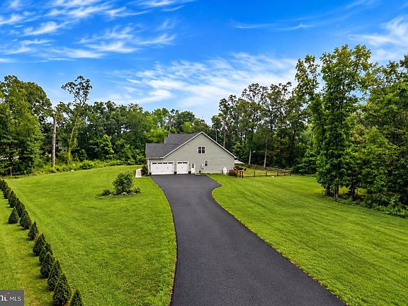 3rd image of 11383 Lucky Hill Rd