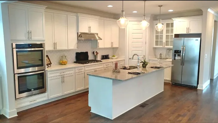 1020 Argyle Ave — Photo 3