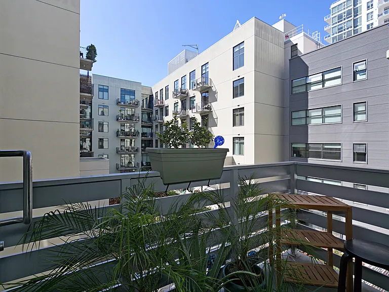 527 10th Ave #410 — Photo 44