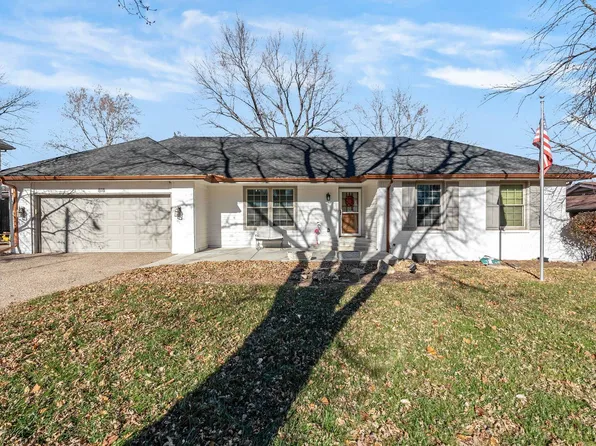 818 E Sunrise Ct, Derby, KS 67037