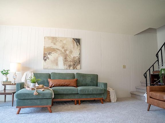 4th image of W169N11506 Biscayne DRIVE