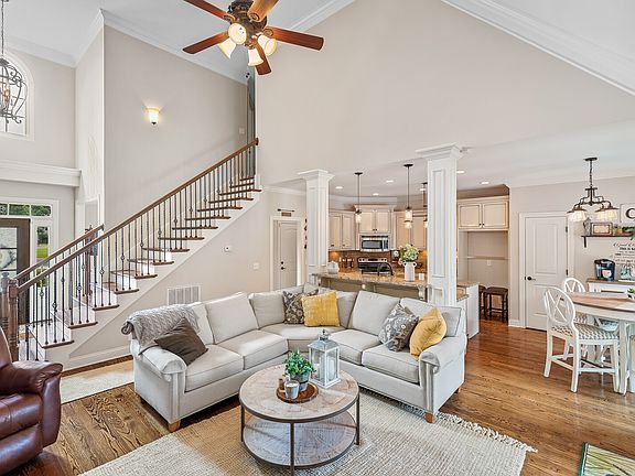 3rd image of 114 Hyacinth Ct