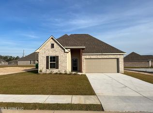 7262 Pencarrow Cir, Ocean Springs, MS 39564