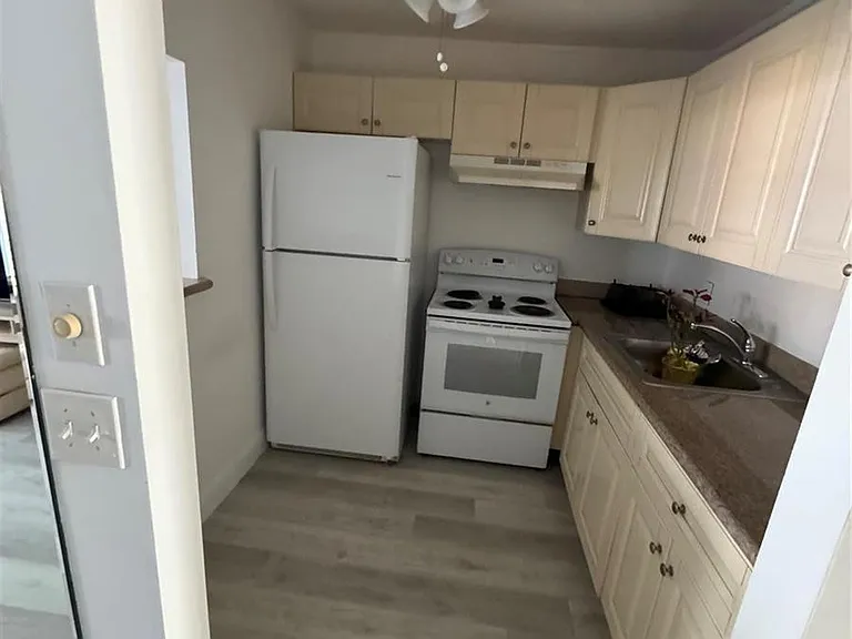 295 Newport Ct #295-T — Photo 8
