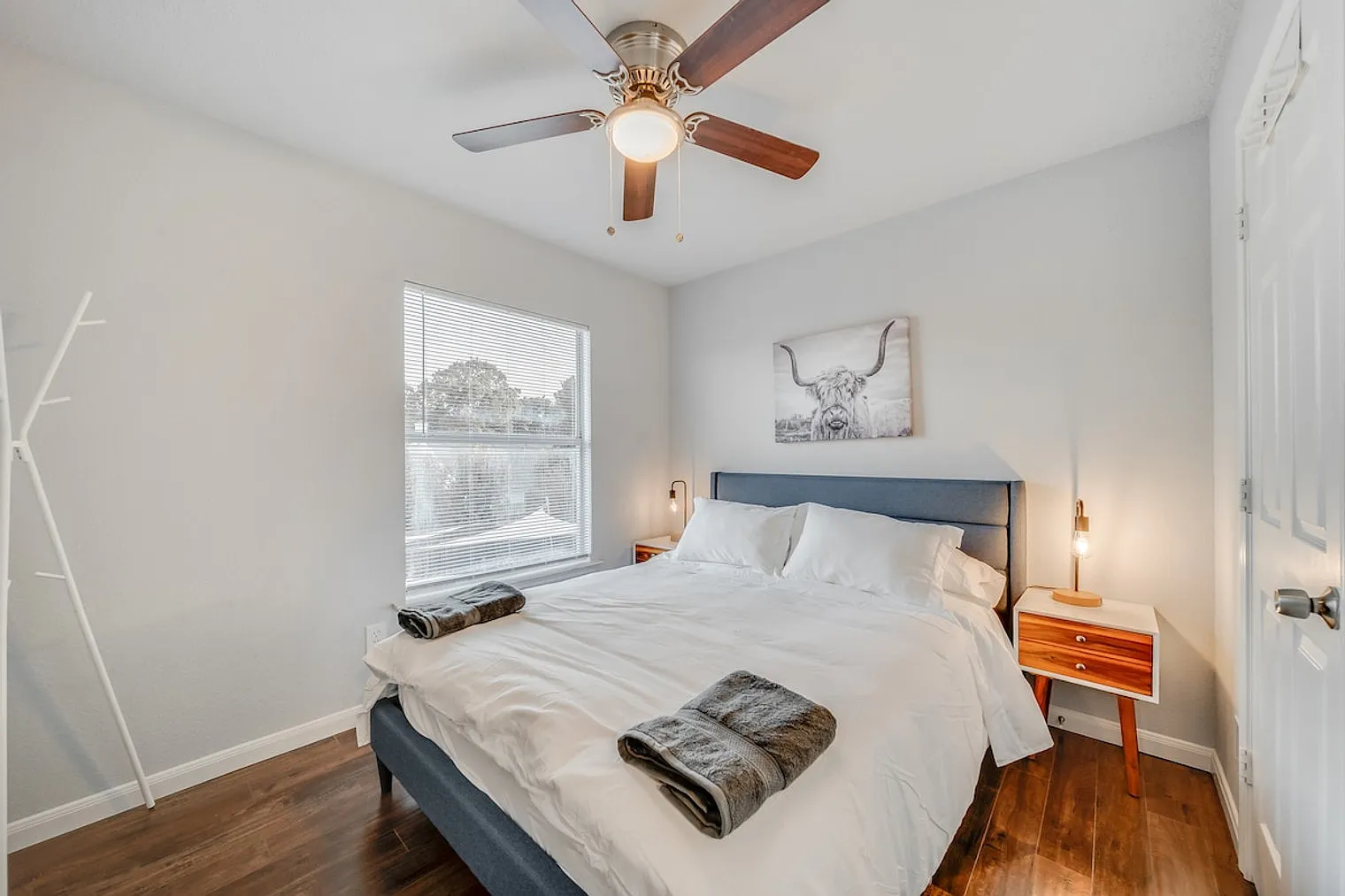 5 bed, 2.0 bath, 2012 sqft, $6,709 — Photo 1