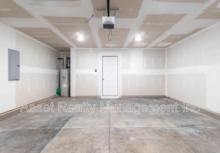 2076 Southwood Cir — Photo 20